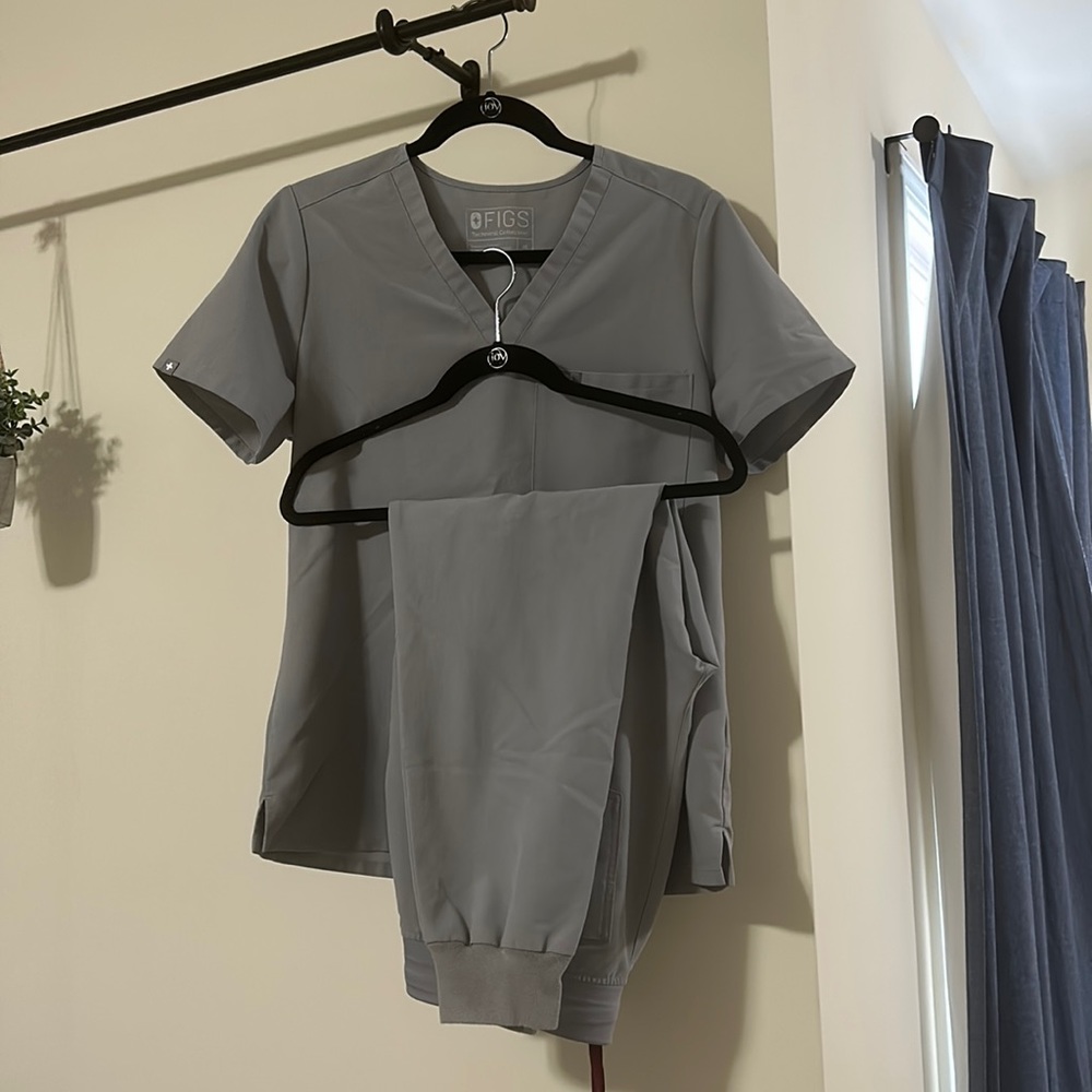 Figs Gray Scrub Set